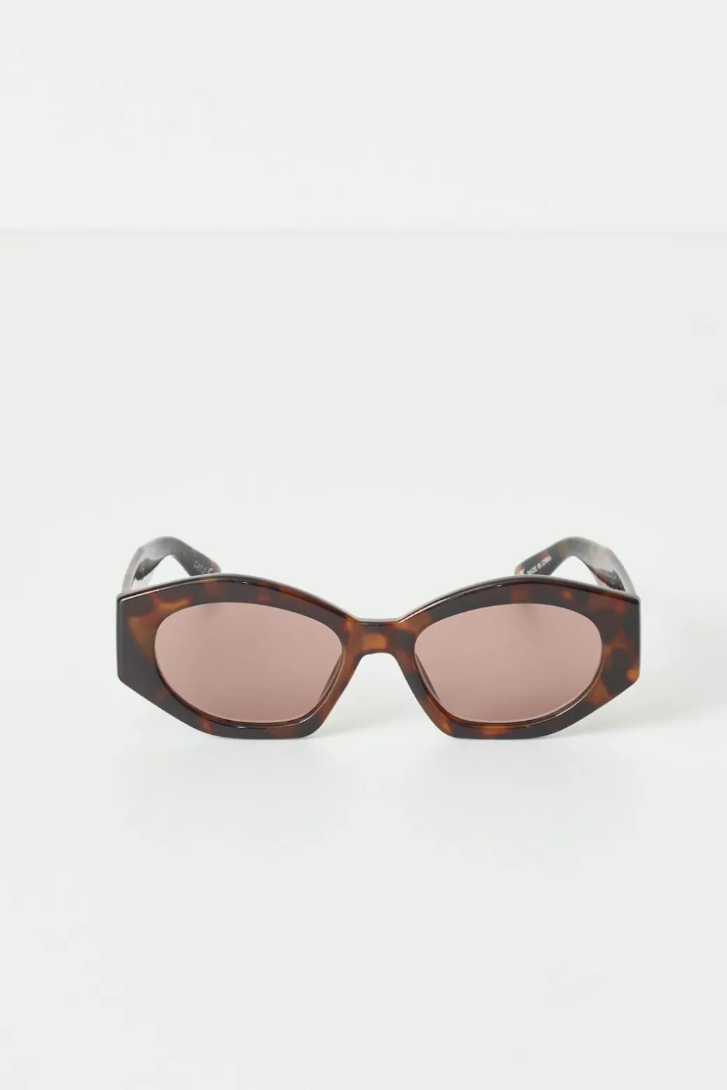 Angular cateye sunglasses