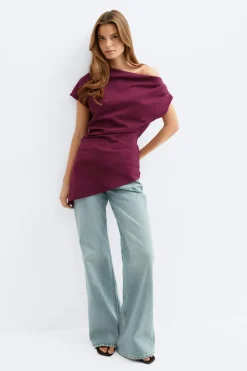 Asymmetric pleated top