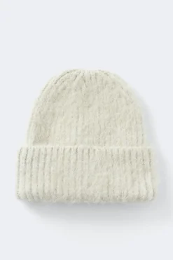Chunky hairy beanie