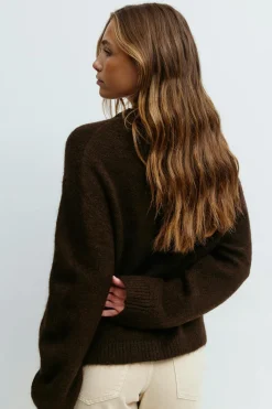 Crew neck knitted sweater