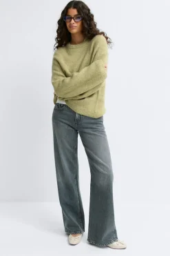 Crew neck knitted sweater