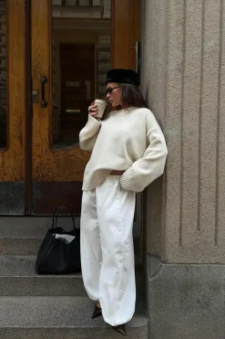 Crew neck knitted sweater