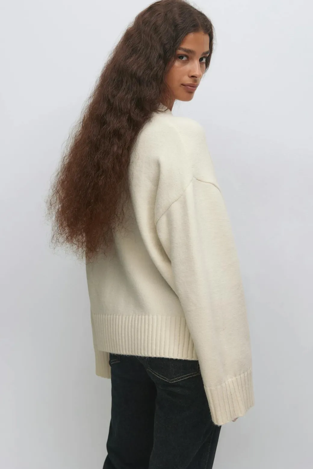 Crew neck knitted sweater