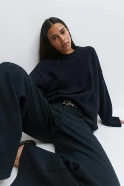 Crew neck knitted sweater