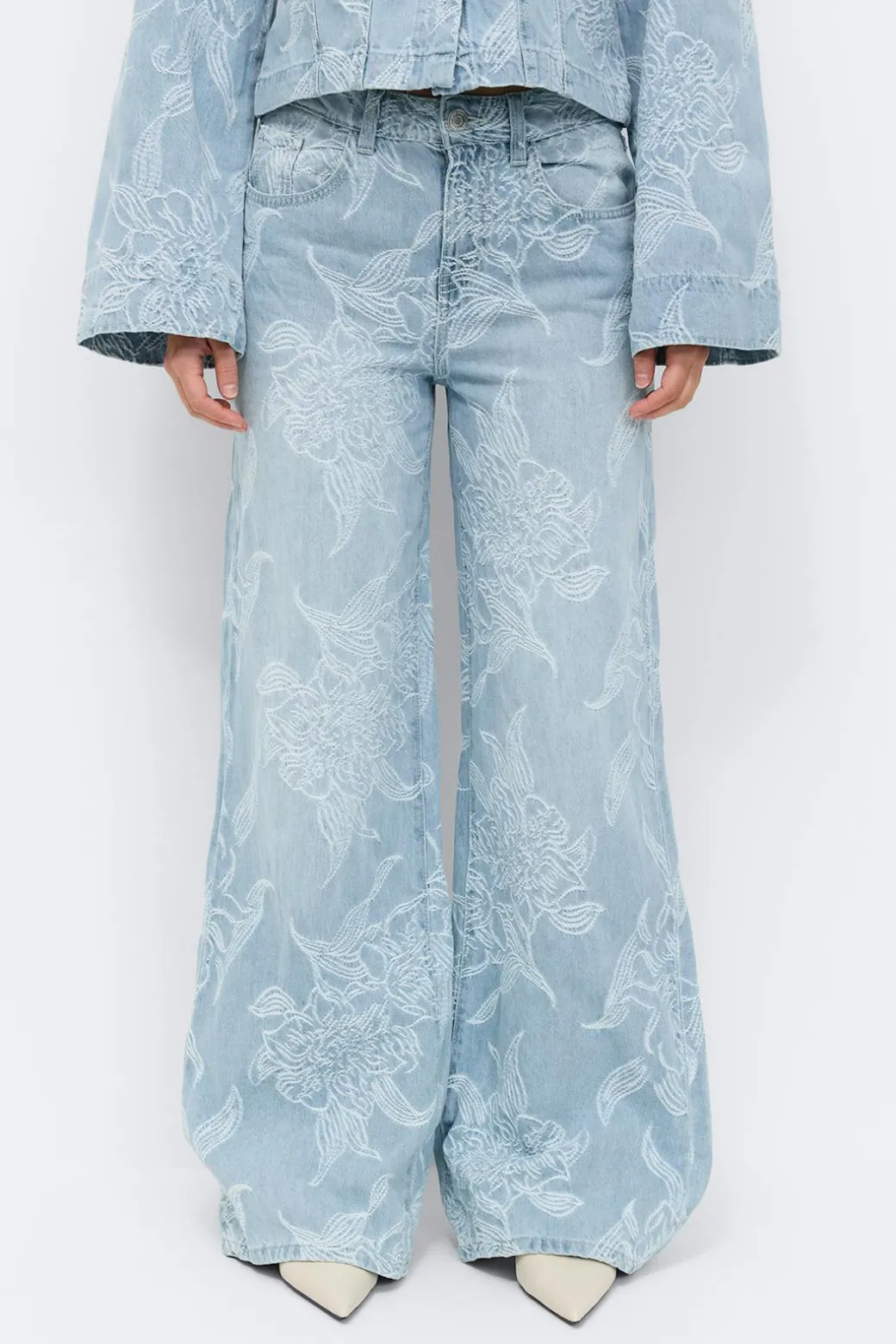Embroidery jeans