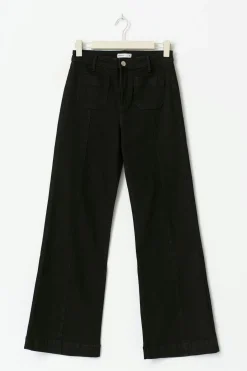 Front seam flare jeans