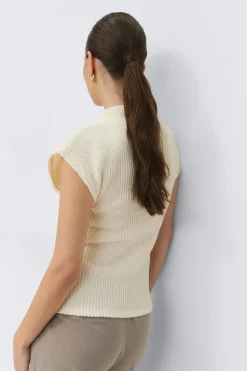 Funnel neck top