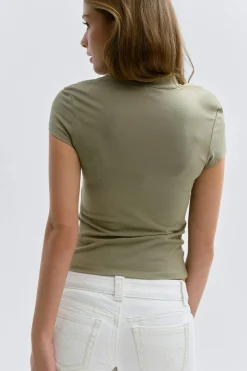 14+ keyhole top