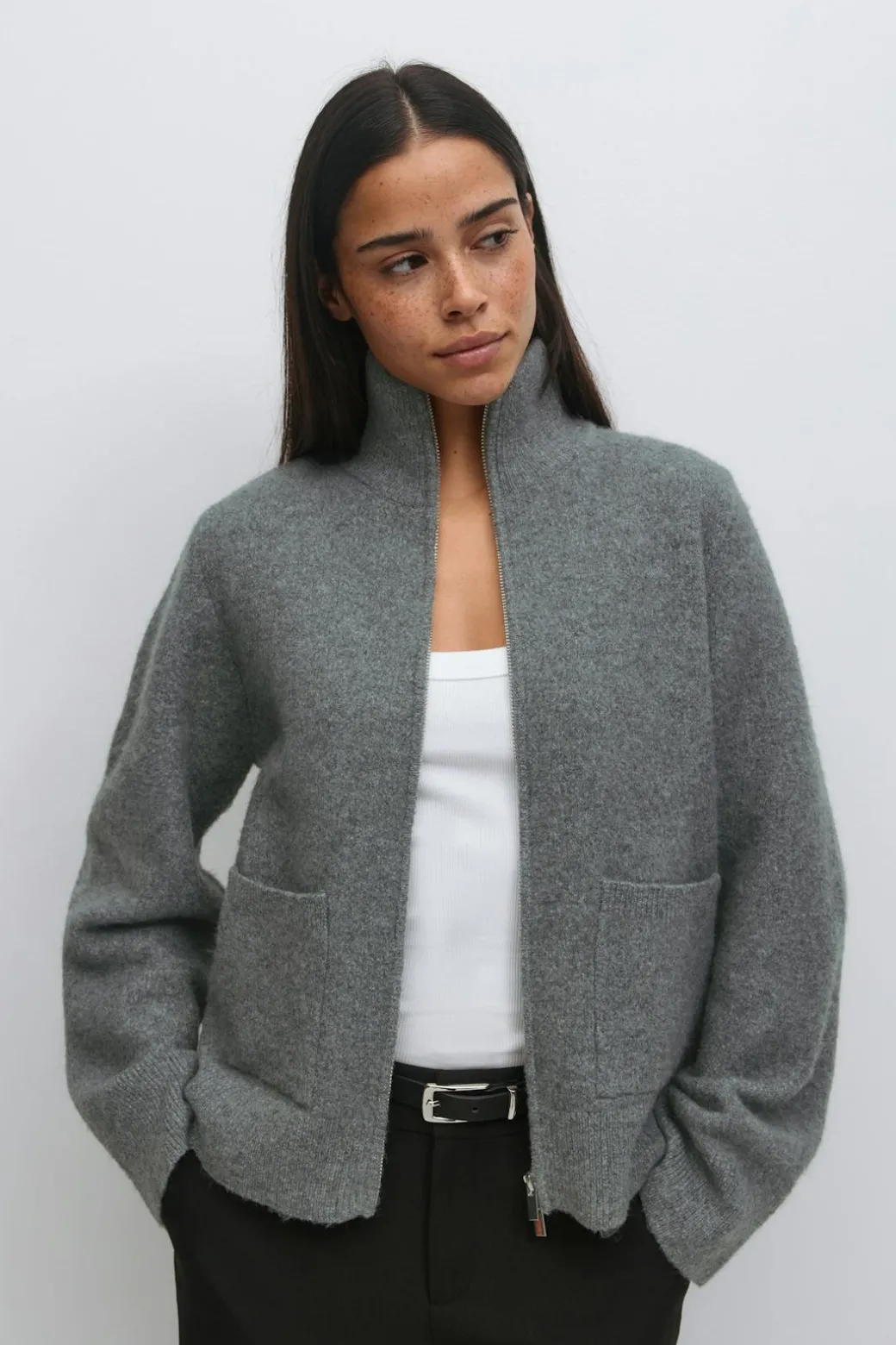Knitted pocket cardigan