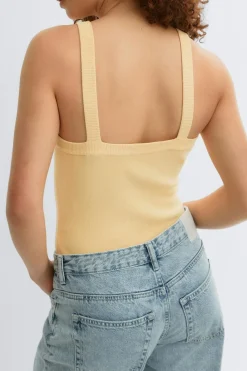 Knitted singlet