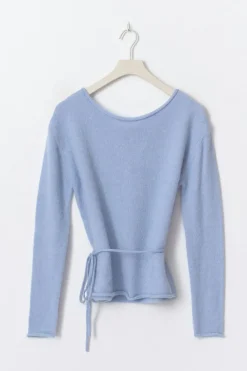 Knitted tie top