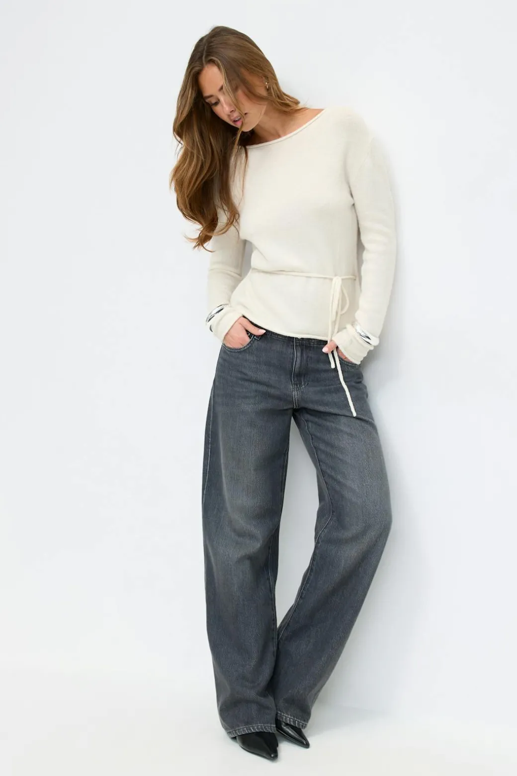 Knitted tie top