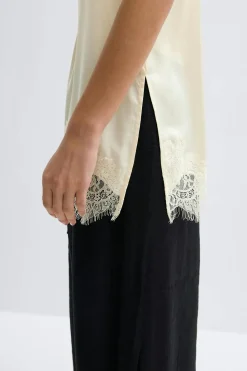 Lace singlet