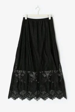 Lace skirt