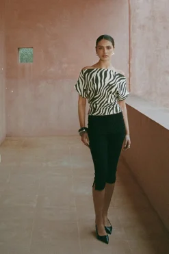 Lacing back top