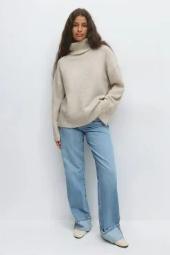 Long sleeve knitted sweater