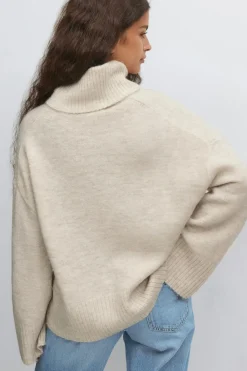 Long sleeve knitted sweater