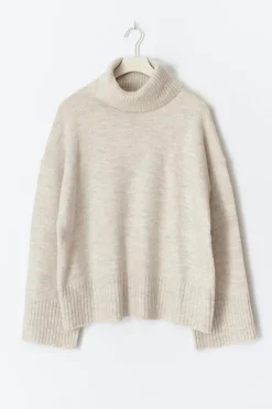 Long sleeve knitted sweater