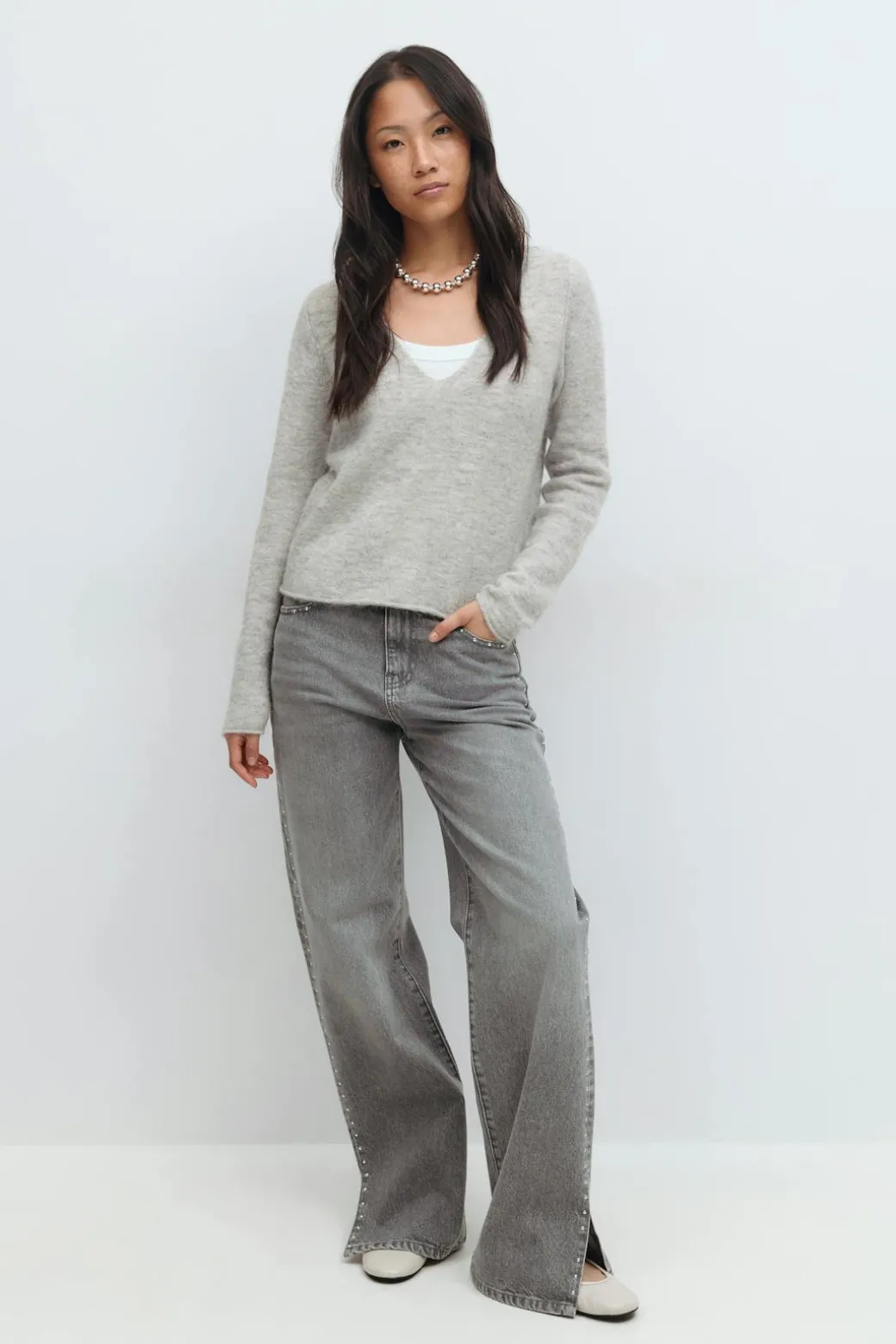 Loose v-neck knit sweater