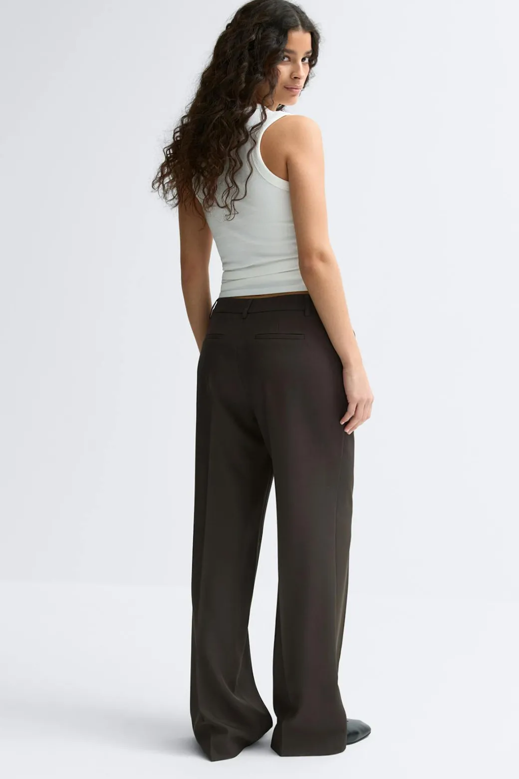 Low waist trousers