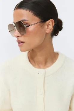 Metal frame aviator sunglasses