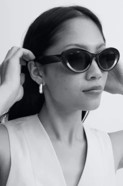 Oval cat eye sunglasses