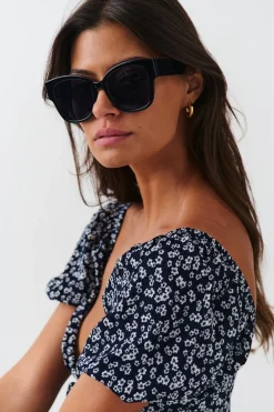 oversized sunglasses