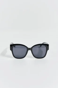 oversized sunglasses