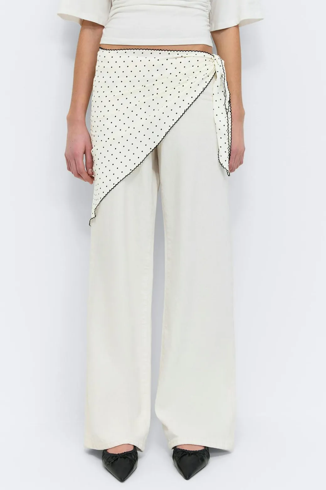 Picot edge hip scarf