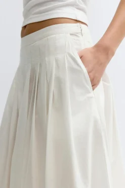 Pleated skirt