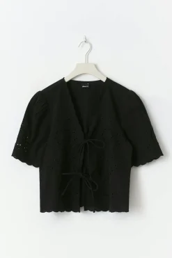 Scallop edge blouse