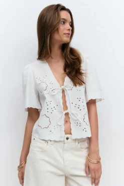 Scallop edge blouse