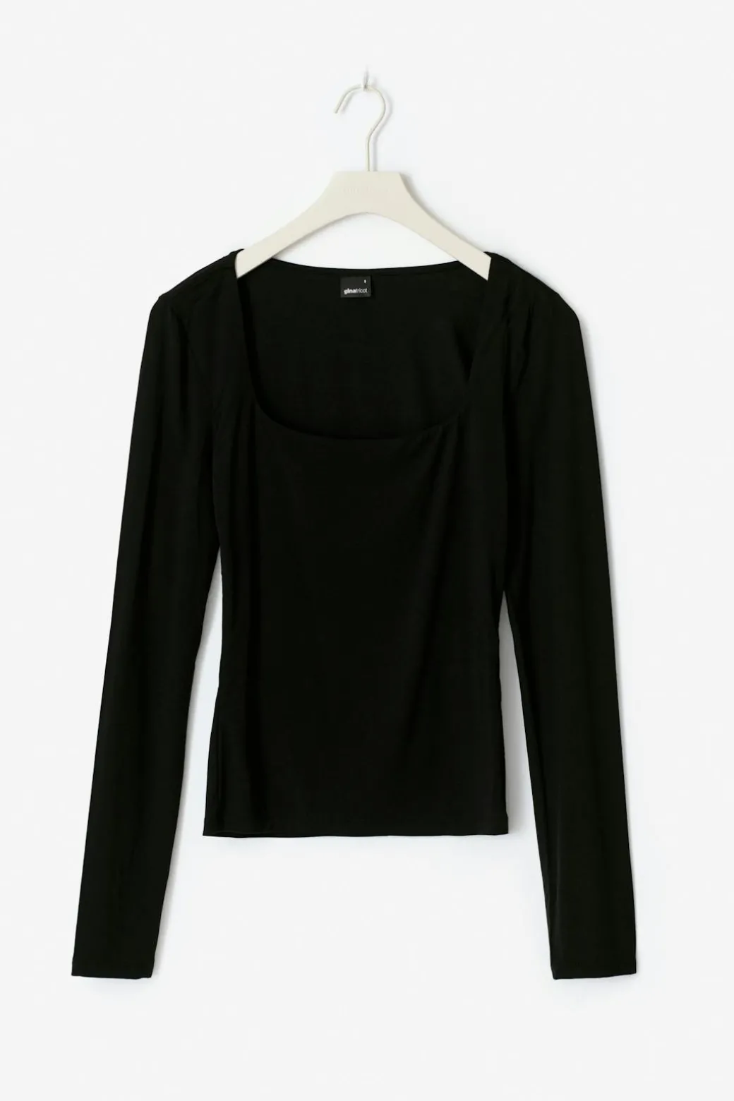 Scoop neck top