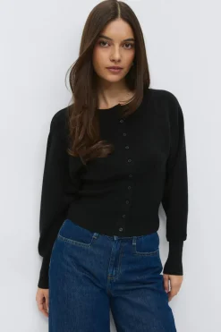 Shaped knitted cardigan