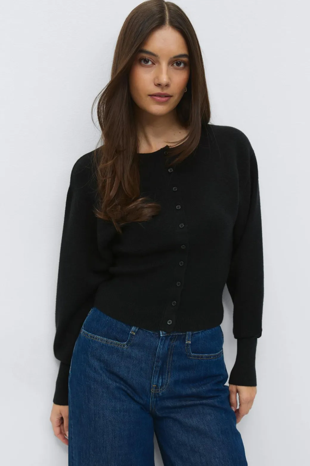 Shaped knitted cardigan
