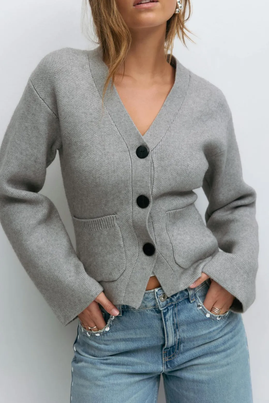 Shaped knitted cardigan