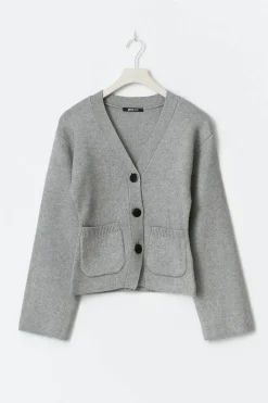 Shaped knitted cardigan