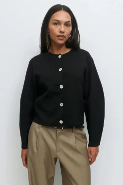 Shaped knitted cardigan
