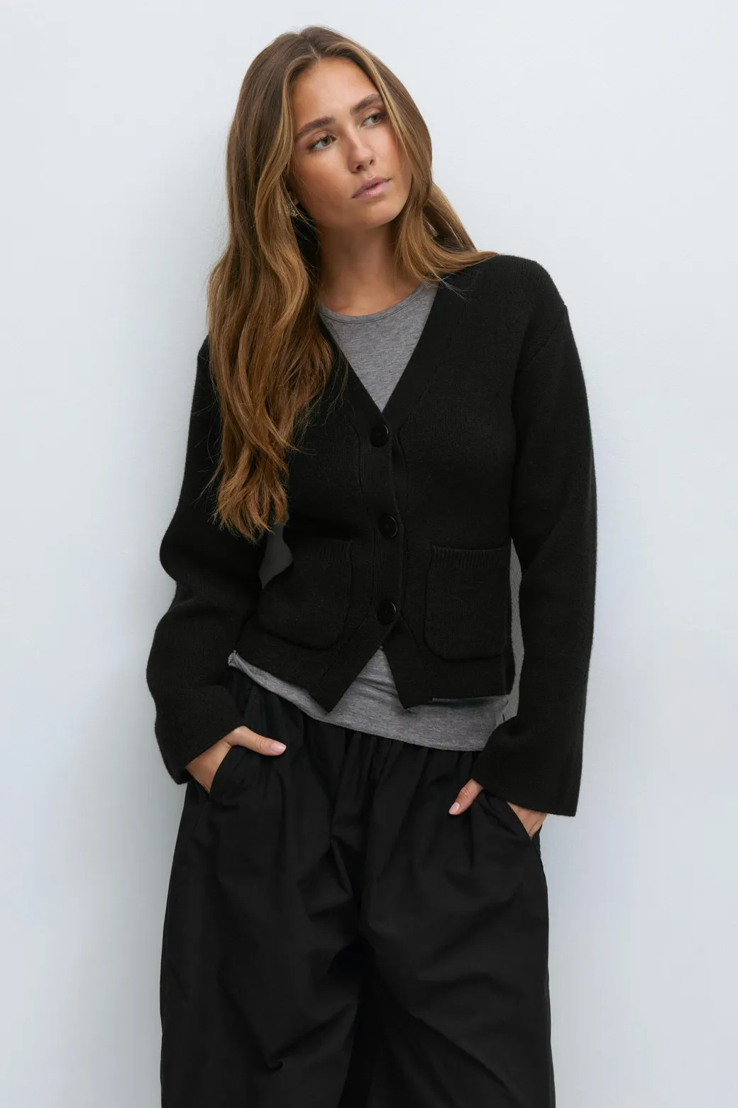 Shaped knitted cardigan