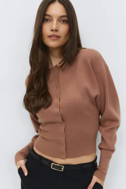 Shaped knitted cardigan