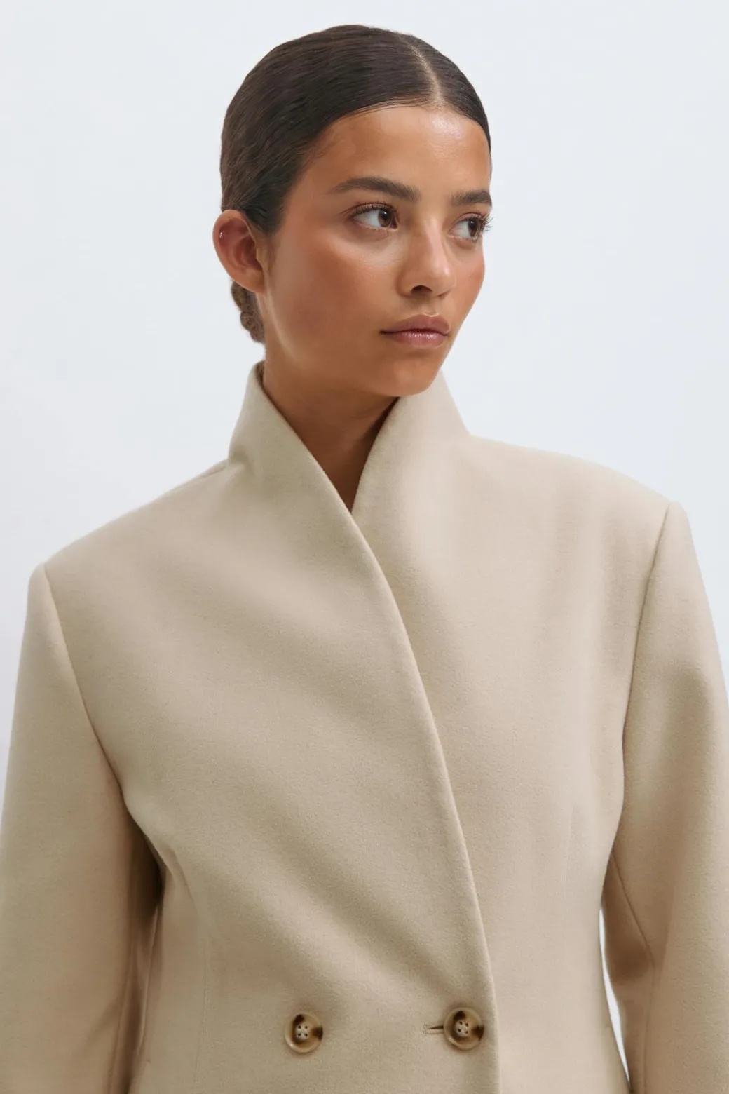 Shaped wool blend jacket