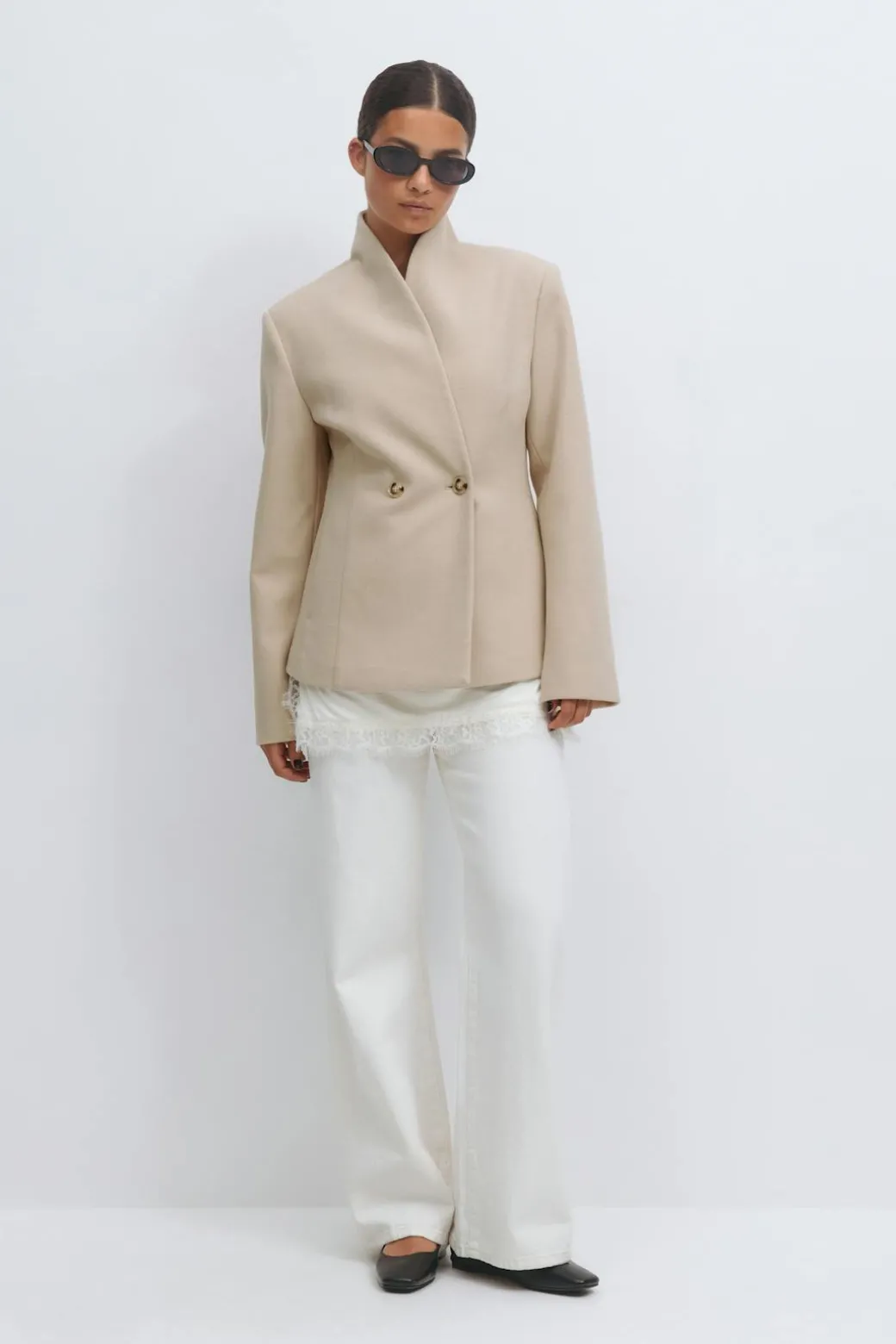 Shaped wool blend jacket