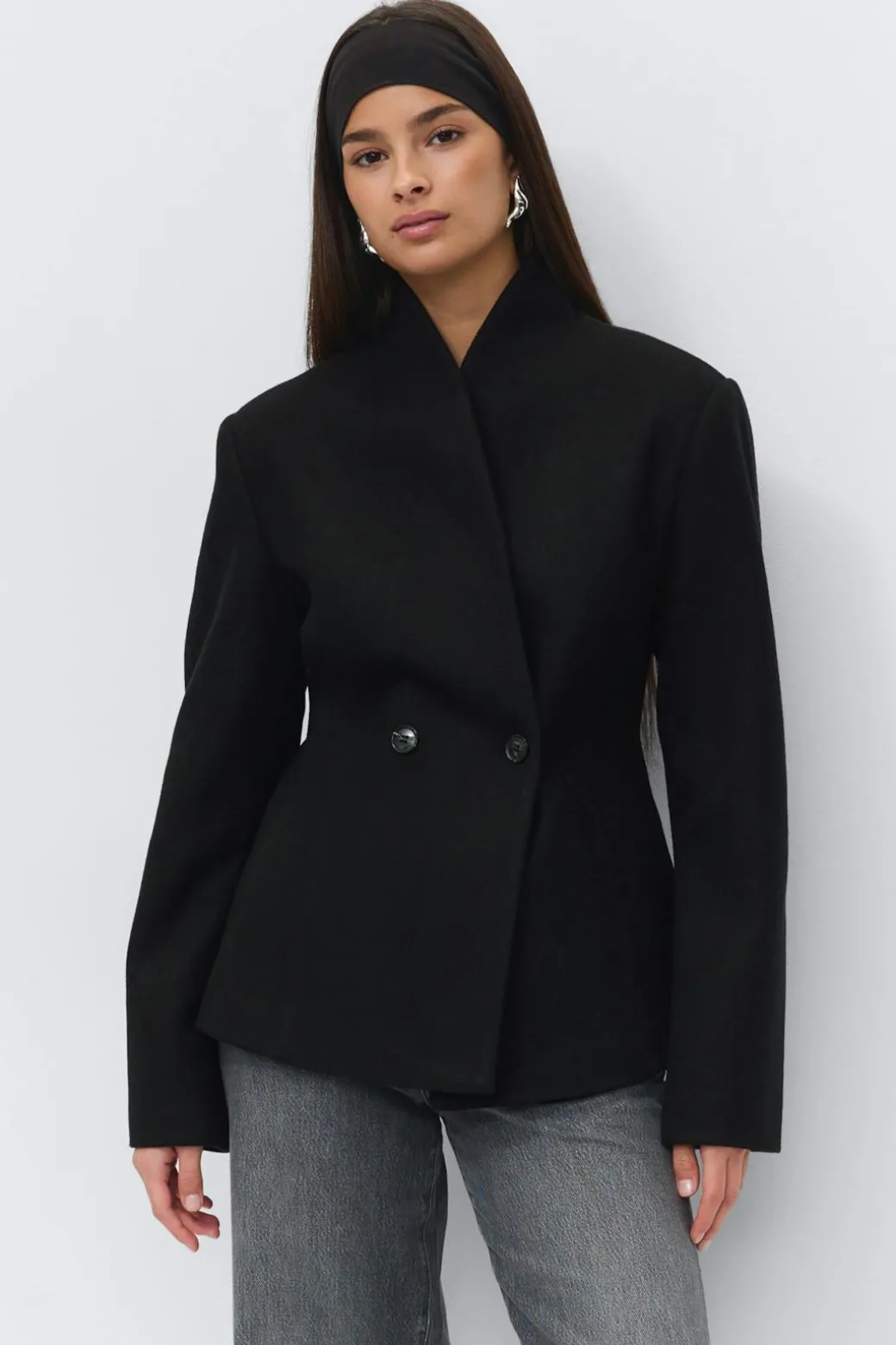 Shaped wool blend jacket