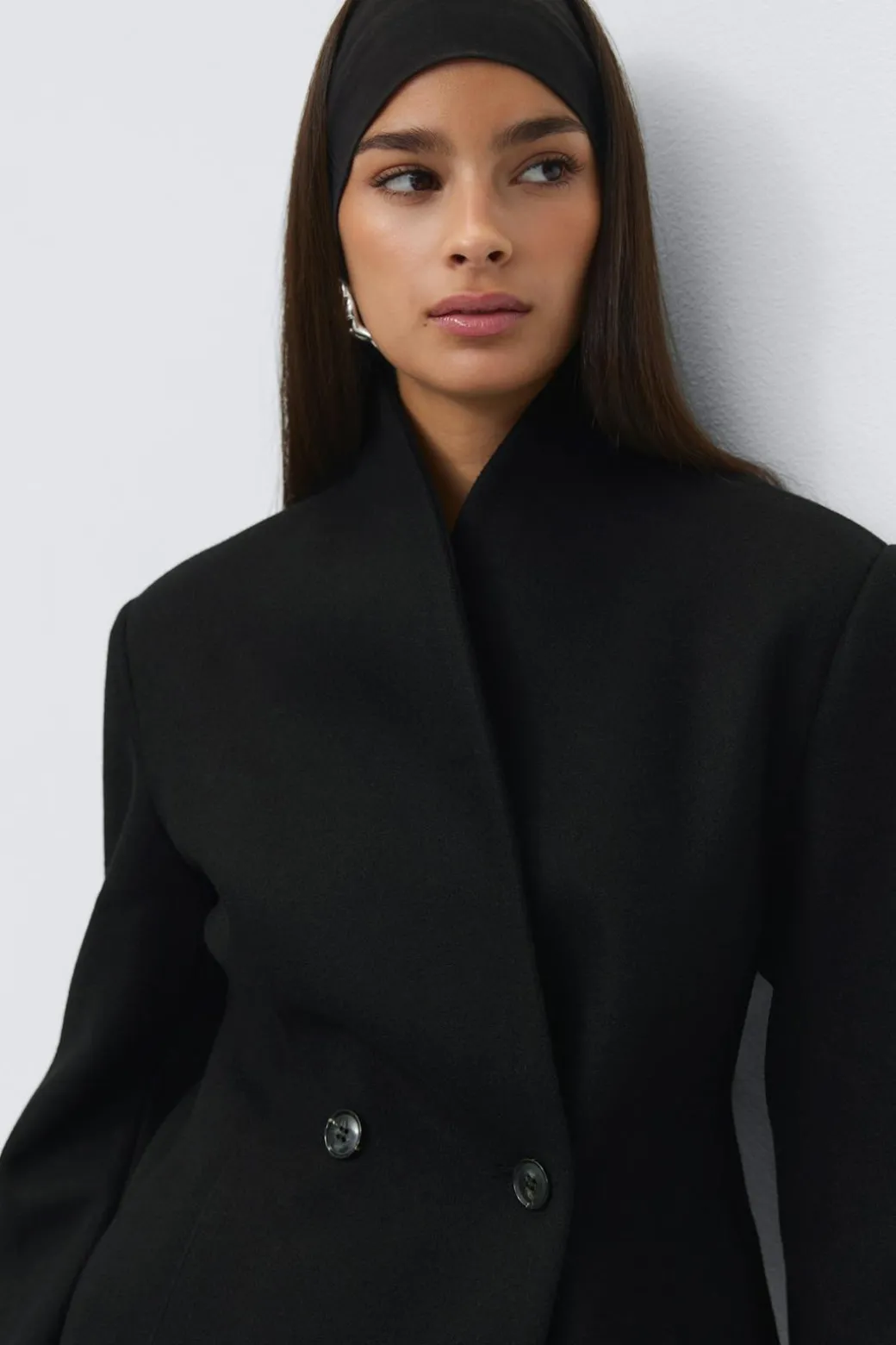 Shaped wool blend jacket
