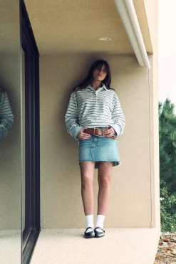 Short denim skirt