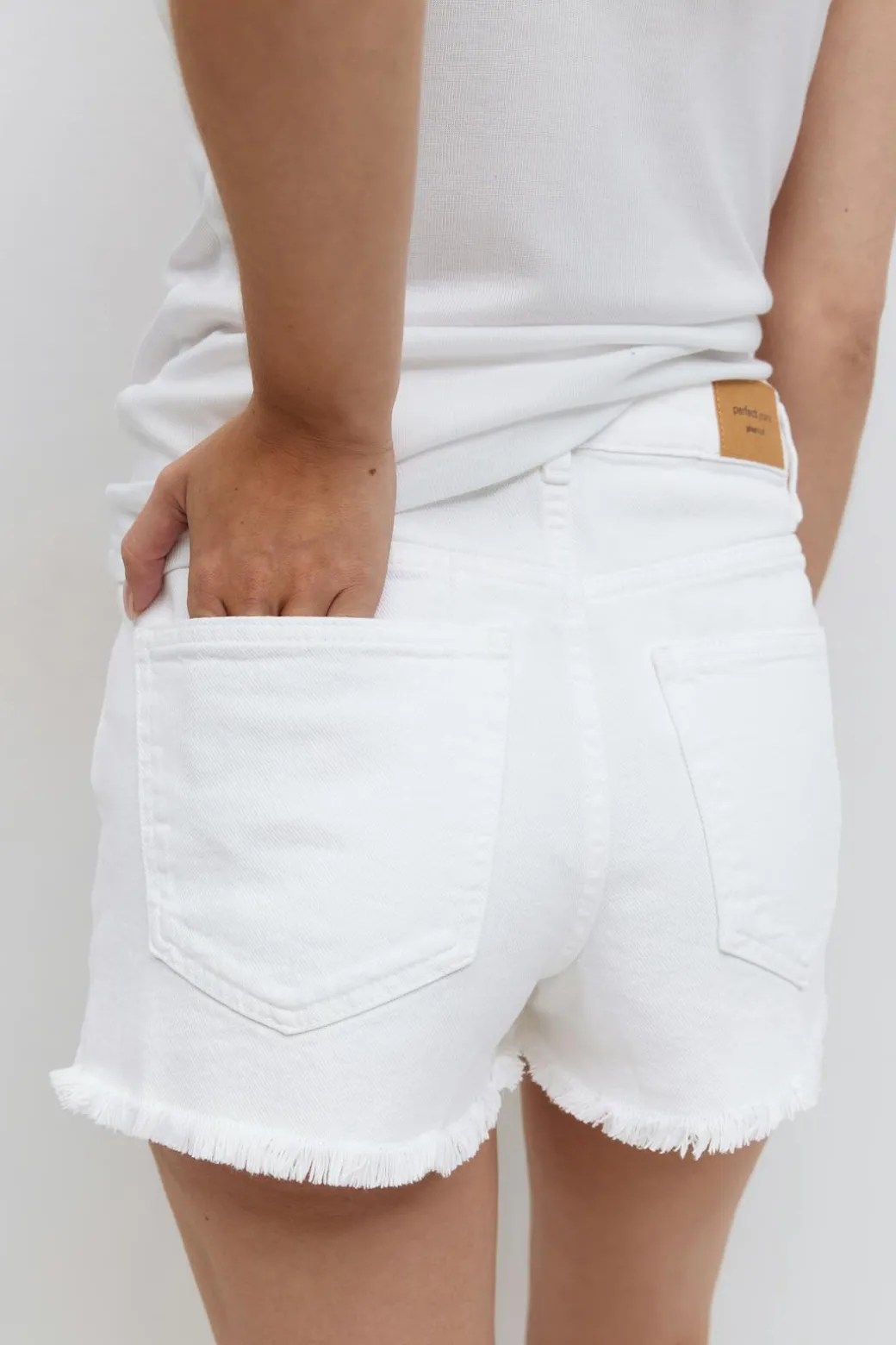 Slit denim shorts