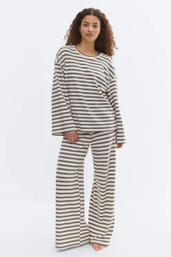 Soft loungewear longsleeve top