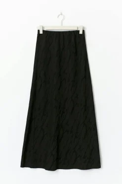 Structured skirt