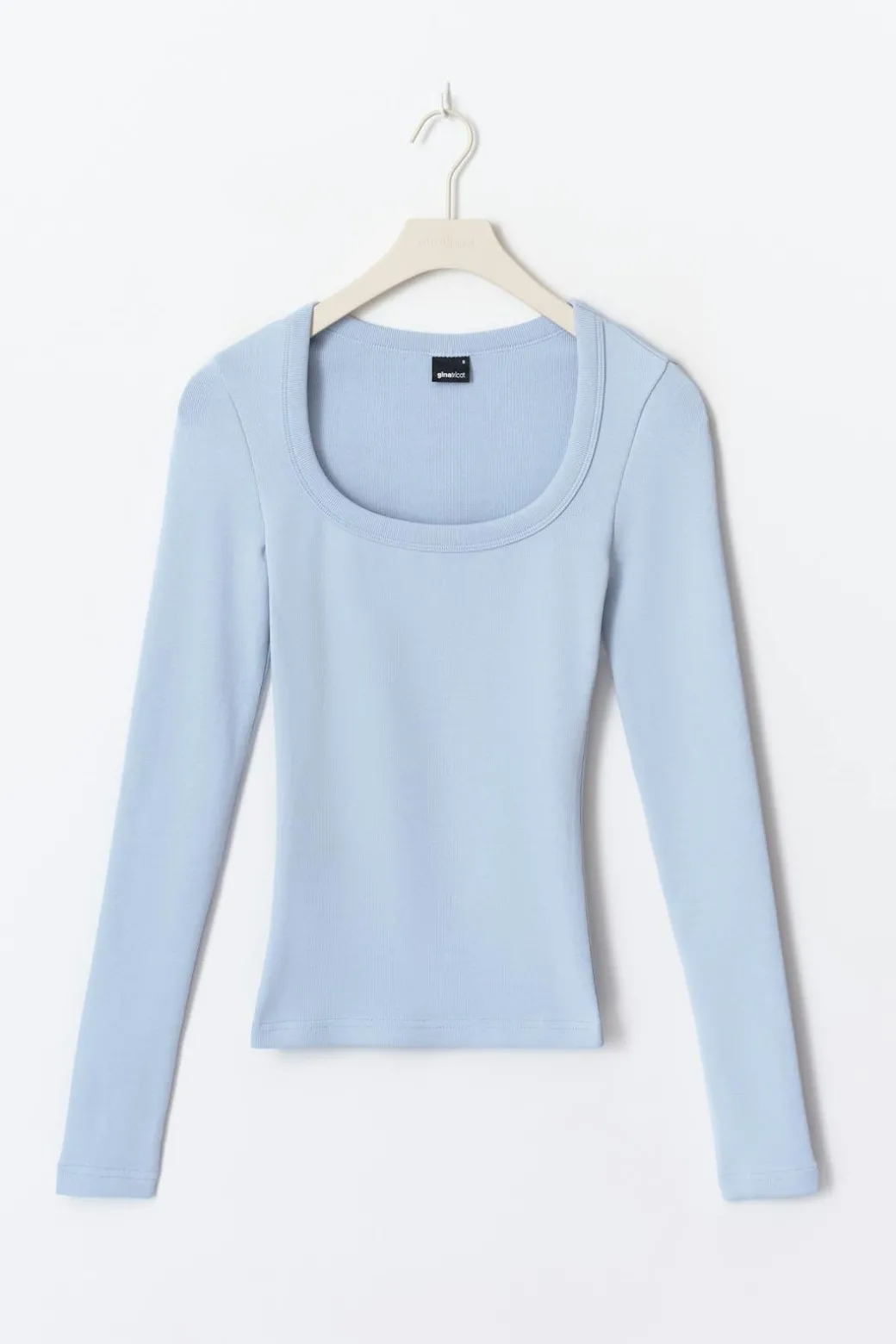 Super stretch scoop neck top