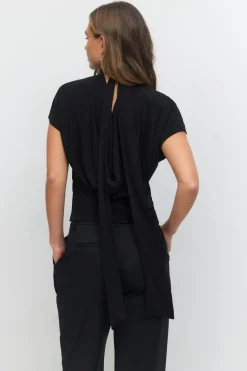 Tie top